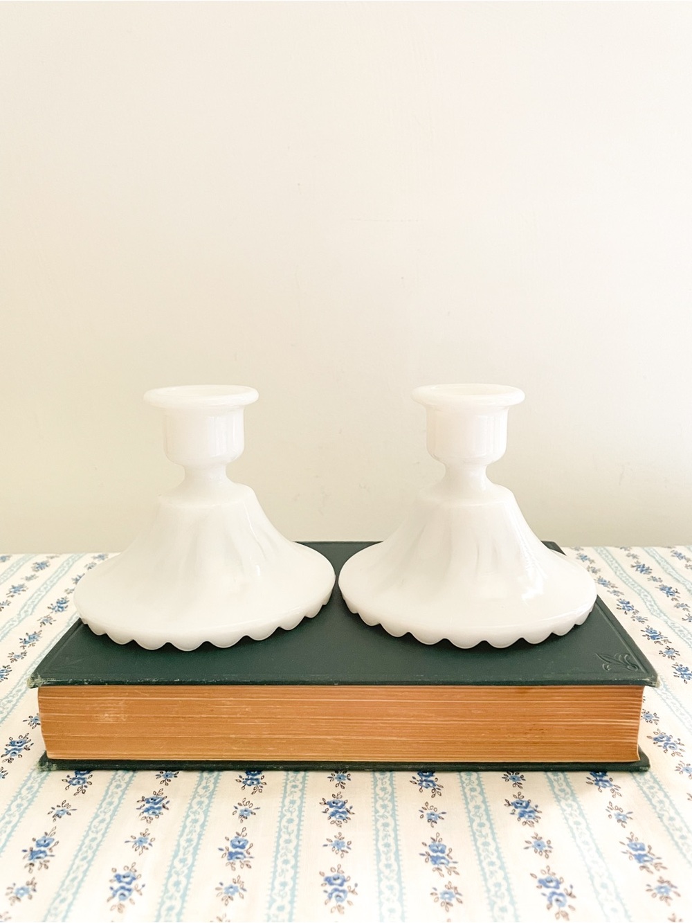 Vintage White Milk Glass Taper Candle Holders Pair - Scalloped Pie Crust Base - Picture 8 of 13